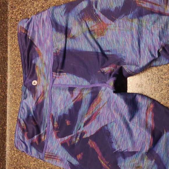 Sale! Danskin Reversible 2-in-1 Active Athletic Leggings - Capri length - Picture 7 of 12